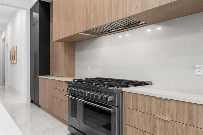 Image No.20-6 Bed House for sale