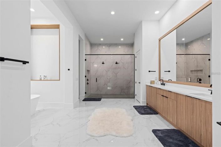 Image No.27-6 Bed House for sale