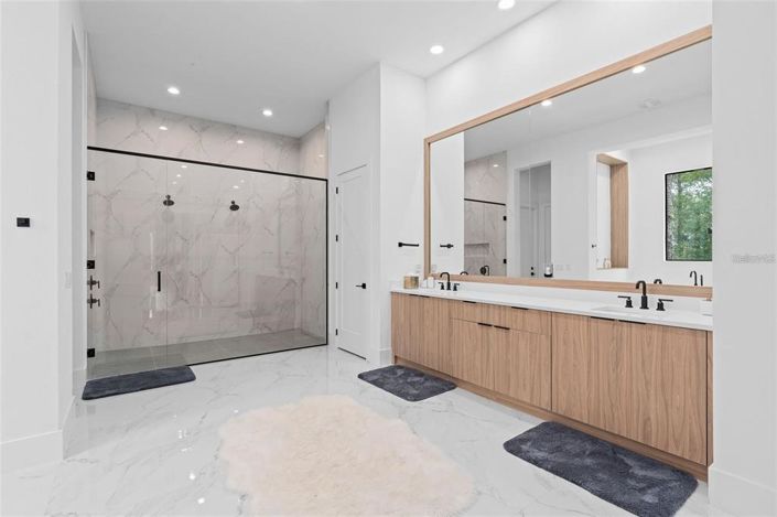 Image No.28-6 Bed House for sale