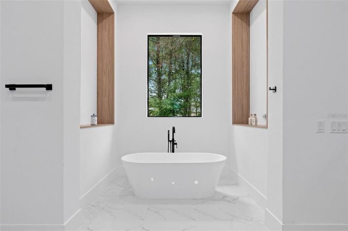 Image No.29-6 Bed House for sale