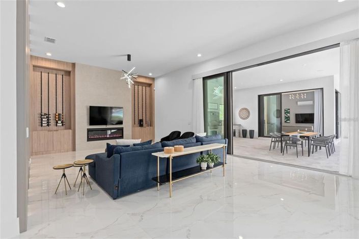 Image No.35-6 Bed House for sale