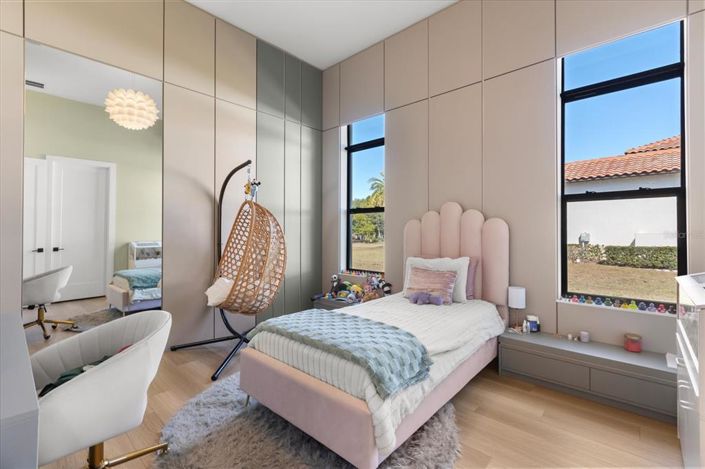 Image No.42-6 Bed House for sale