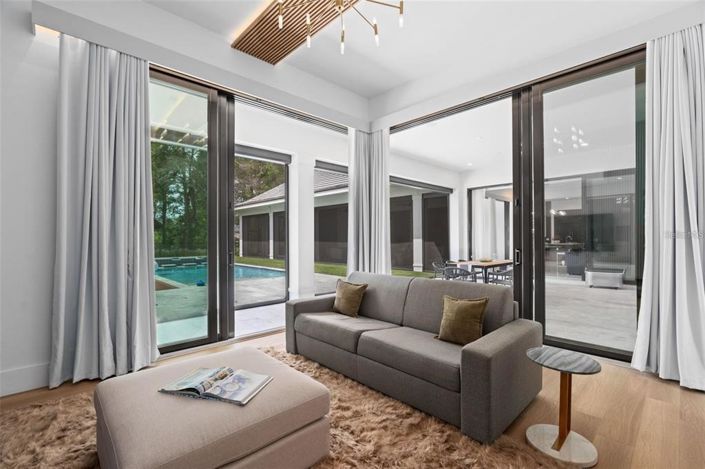 Image No.52-6 Bed House for sale