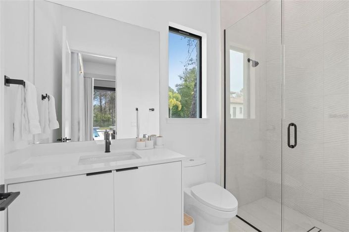 Image No.54-6 Bed House for sale