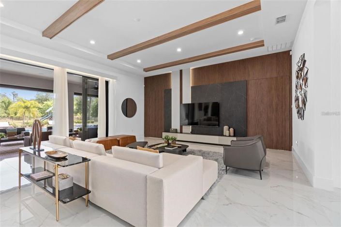 Image No.7-6 Bed House for sale