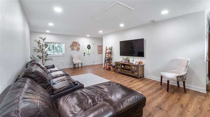 Image No.18-5 Bed House for sale