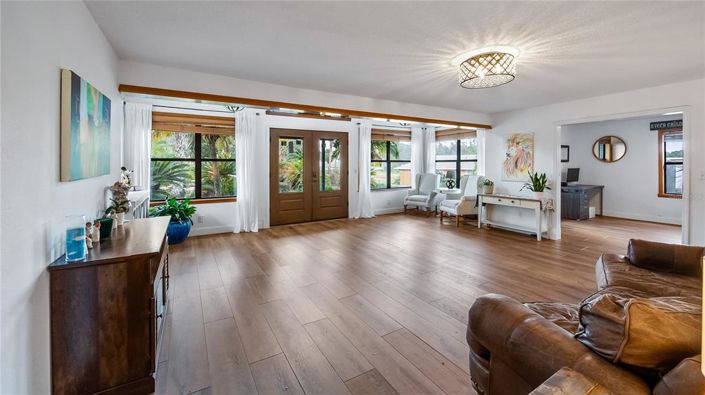 Image No.5-5 Bed House for sale