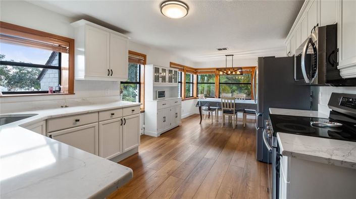 Image No.6-5 Bed House for sale