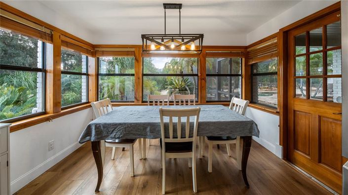 Image No.8-5 Bed House for sale