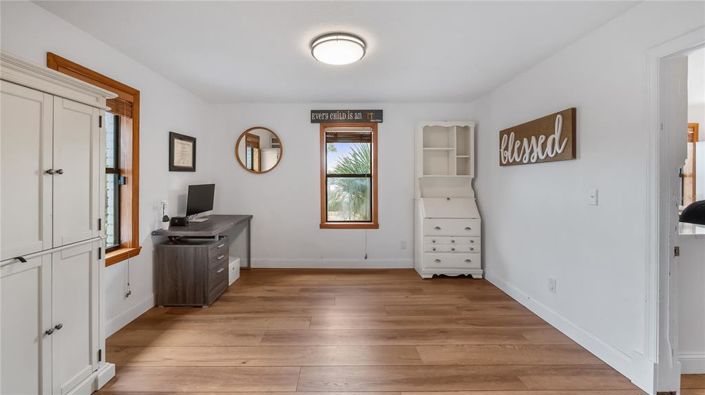 Image No.9-5 Bed House for sale