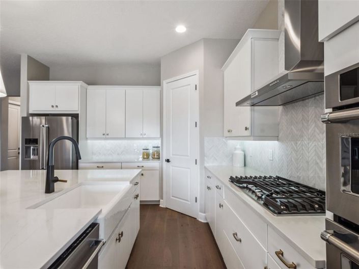 Image No.8-5 Bed House for sale