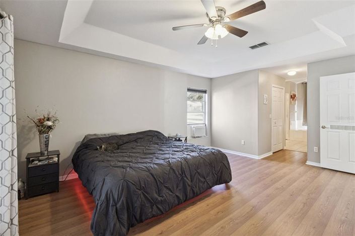 Image No.18-4 Bed House for sale