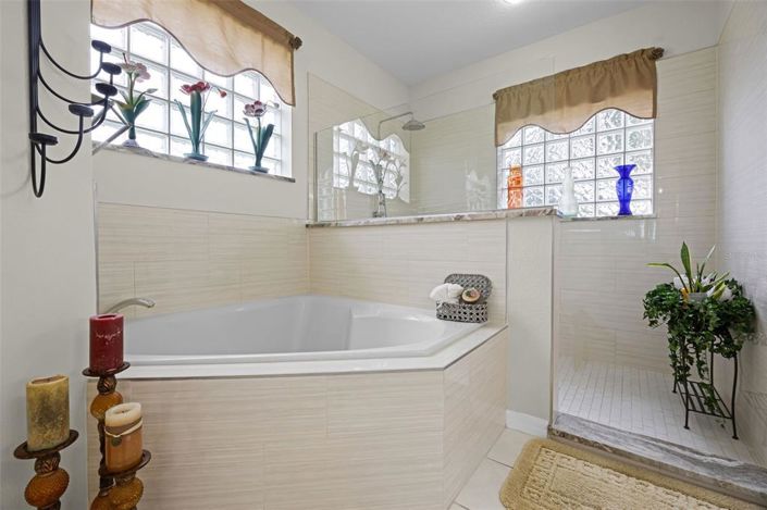 Image No.13-4 Bed House for sale