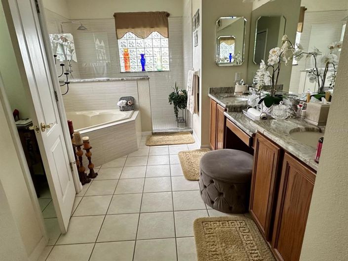 Image No.15-4 Bed House for sale