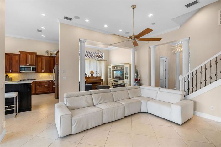 Image No.8-3 Bed House for sale