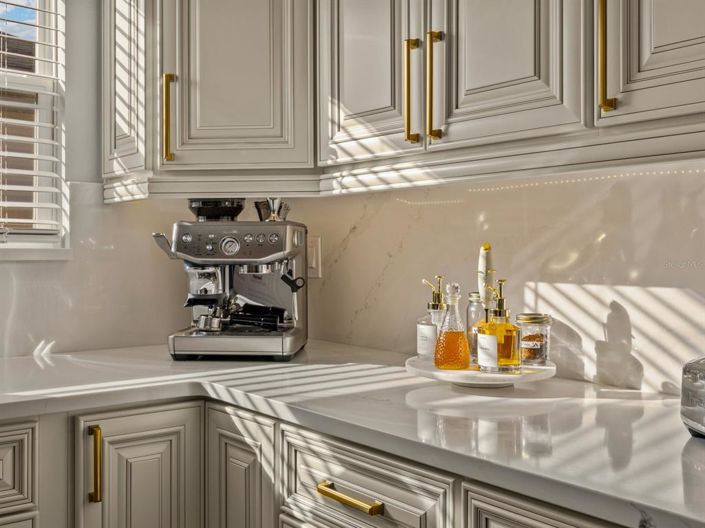 Image No.14-5 Bed House for sale