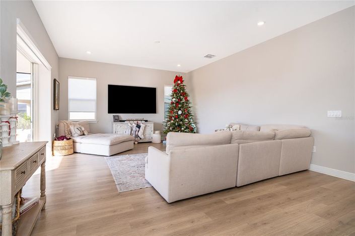 Image No.21-4 Bed House for sale