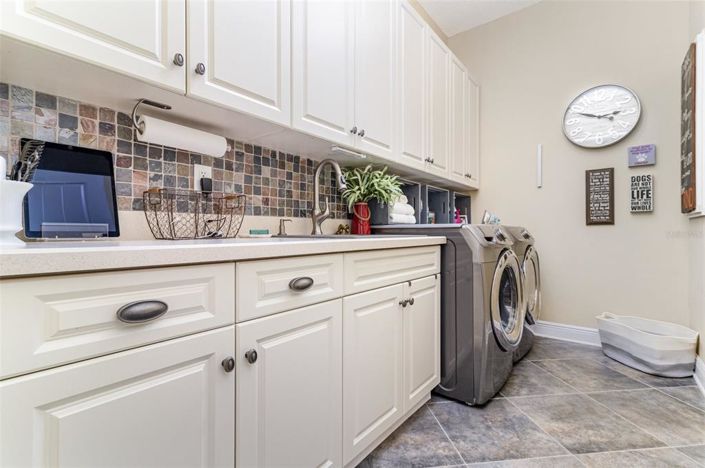 Image No.17-5 Bed House for sale