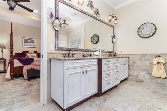 Image No.21-5 Bed House for sale