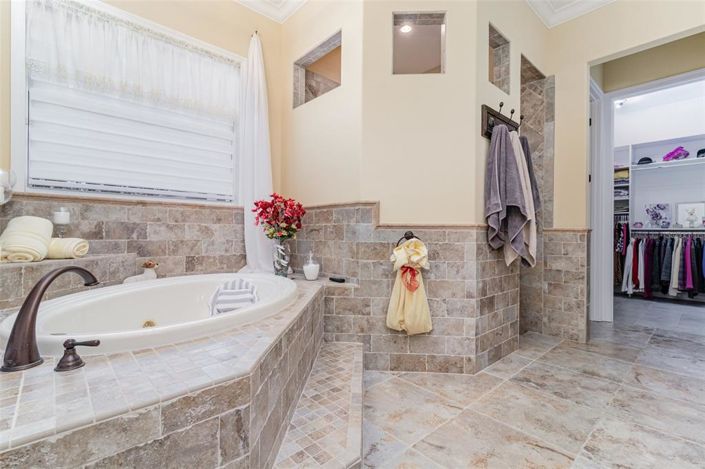 Image No.23-5 Bed House for sale