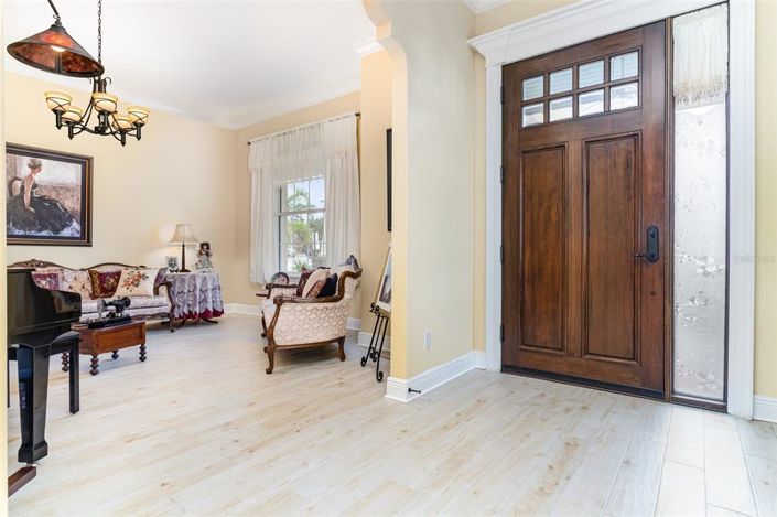 Image No.6-5 Bed House for sale