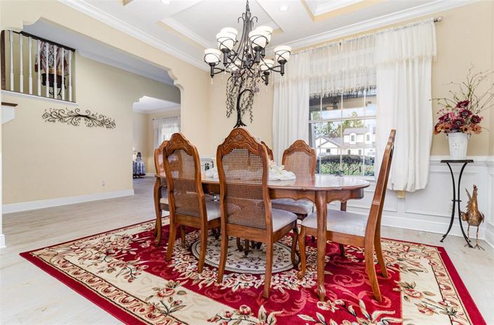 Image No.8-5 Bed House for sale