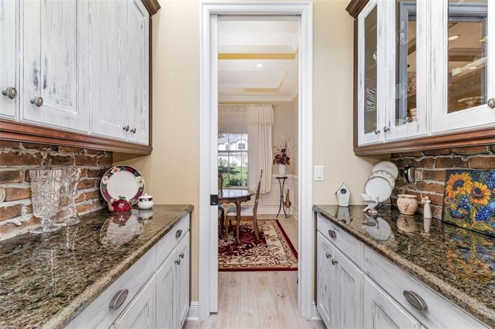 Image No.9-5 Bed House for sale