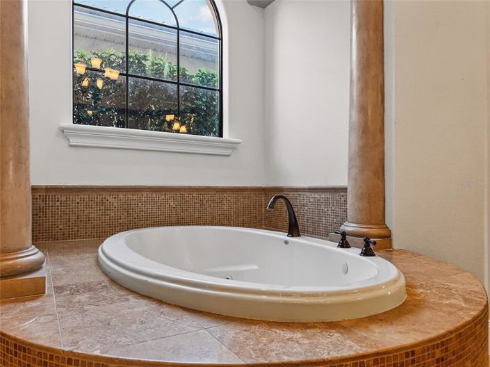 Image No.19-4 Bed House for sale