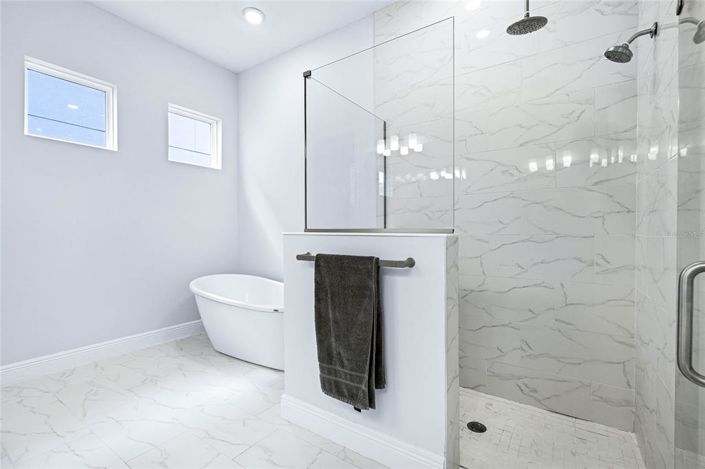 Image No.18-4 Bed House for sale