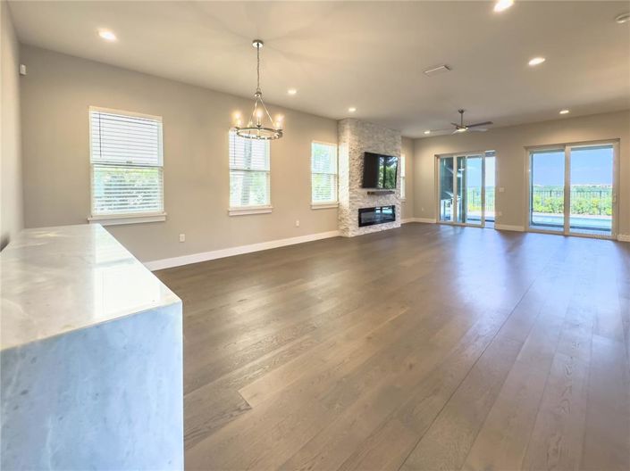 Image No.10-4 Bed House for sale