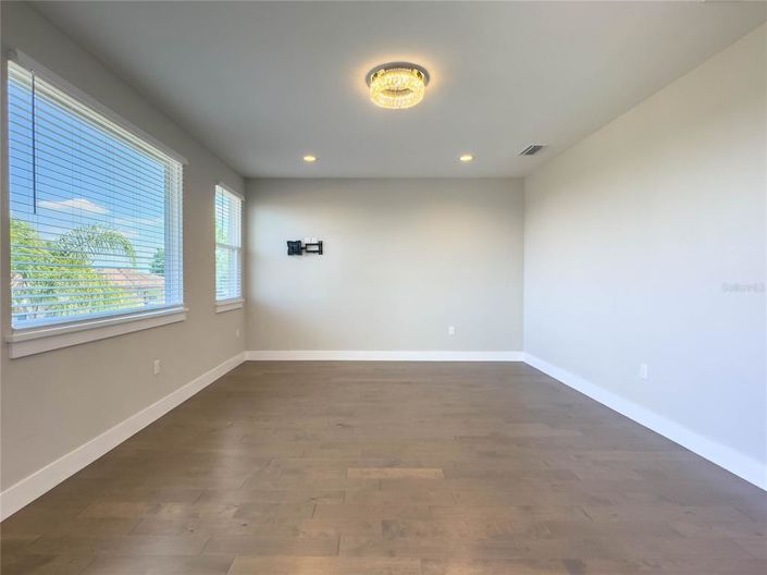 Image No.27-4 Bed House for sale