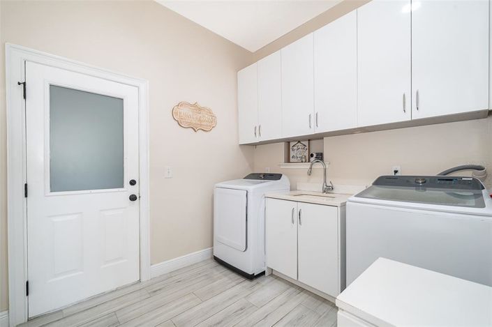 Image No.22-5 Bed House for sale