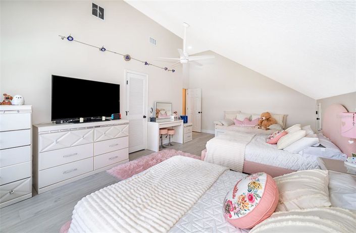 Image No.26-5 Bed House for sale