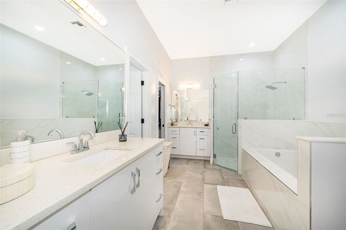 Image No.8-5 Bed House for sale