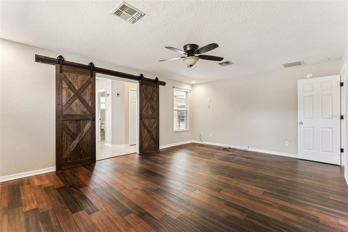 Image No.17-4 Bed House for sale