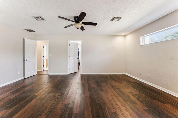 Image No.20-4 Bed House for sale