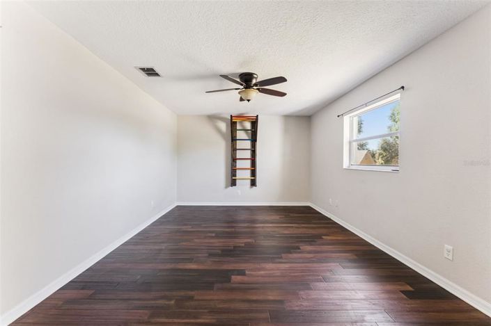 Image No.22-4 Bed House for sale