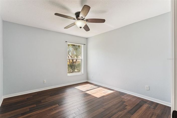 Image No.25-4 Bed House for sale