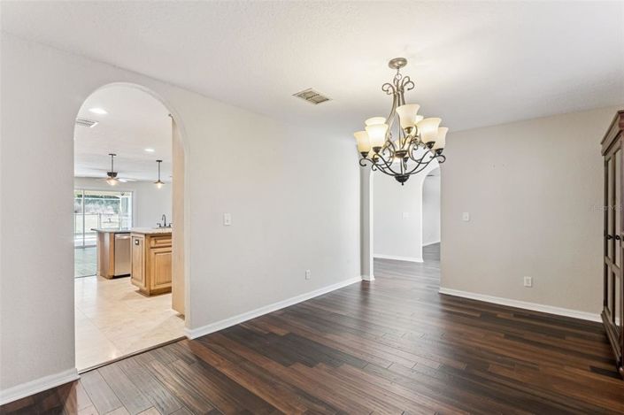 Image No.9-4 Bed House for sale