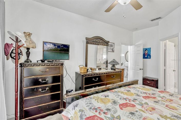 Image No.17-4 Bed House for sale