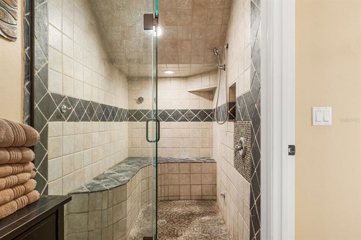 Image No.26-5 Bed House for sale