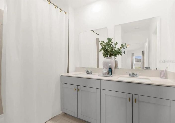 Image No.11-3 Bed House for sale