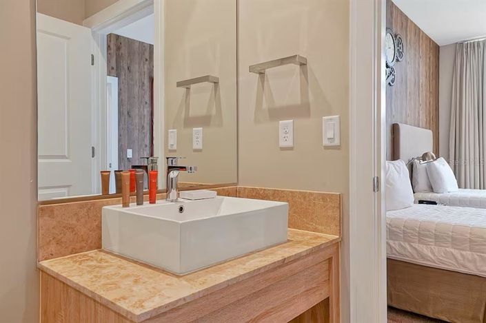 Image No.17-4 Bed Townhouse for sale