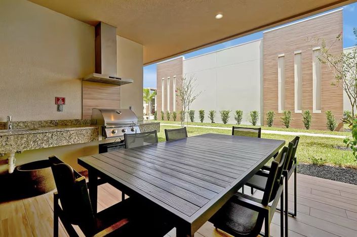 Image No.18-4 Bed Townhouse for sale