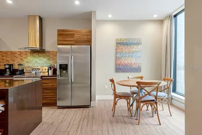 Image No.3-4 Bed Townhouse for sale