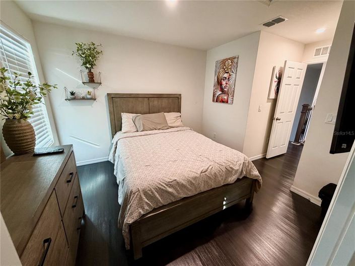 Image No.10-3 Bed House for sale