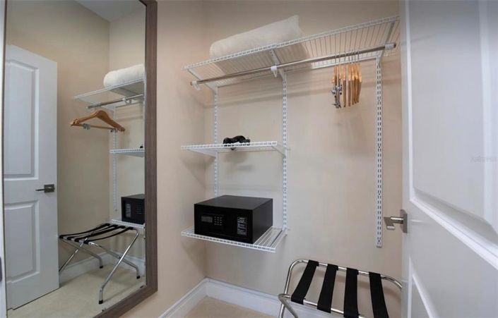 Image No.15-4 Bed Townhouse for sale