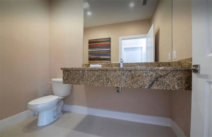 Image No.17-4 Bed Townhouse for sale