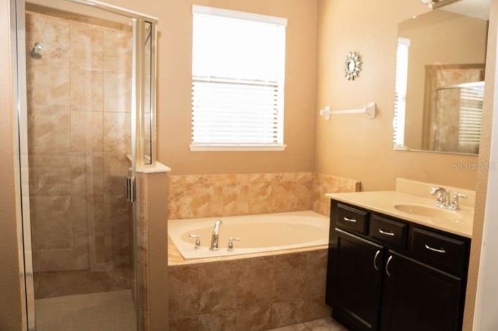 Image No.12-4 Bed House for sale