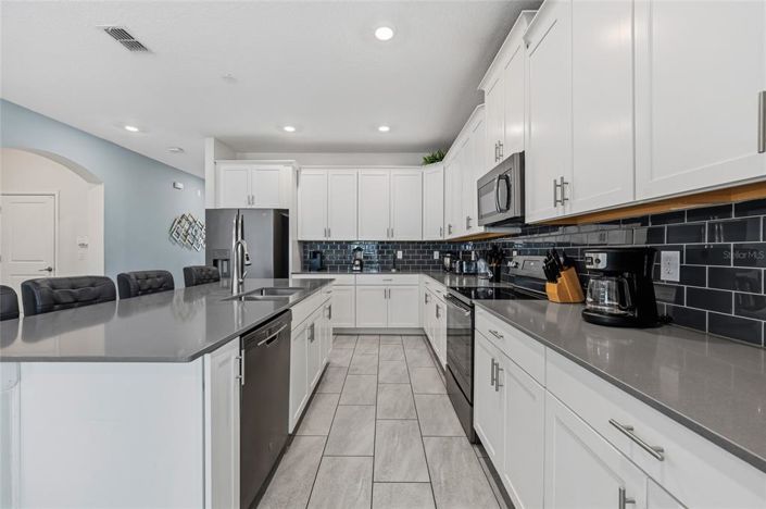 Image No.10-6 Bed House for sale